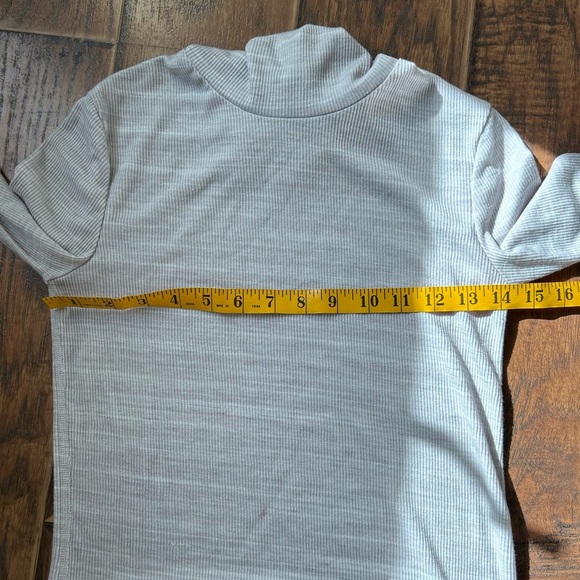 Banana Republic Gray Long Sleeve Tee - Picture 5 of 5
